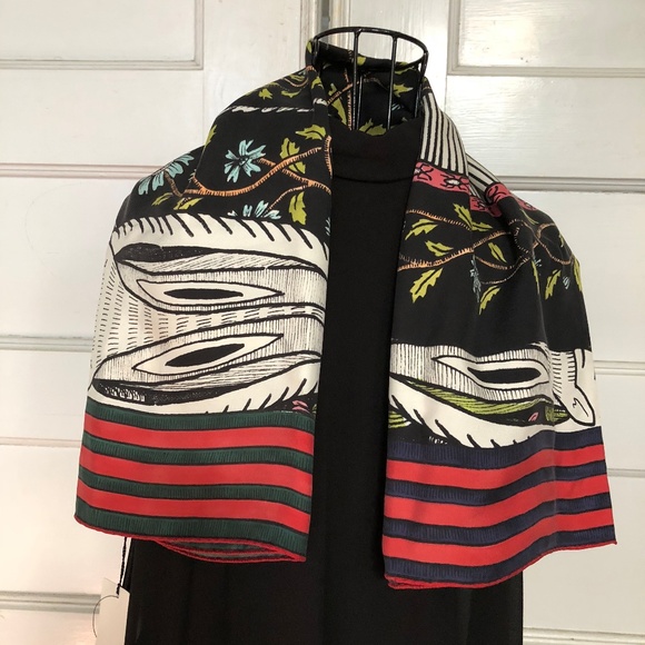 GUCCI "ALESSANDRO POWER FOULARD" 100% Silk Carré - Picture 4 of 8